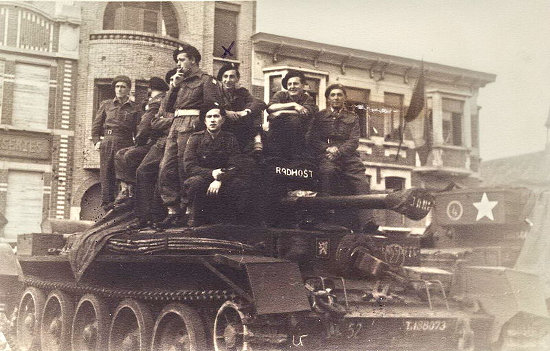 Vojáci brigády v La Panne, Belgie 1945 Vojáci brigády v La Panne, Belgie 1945