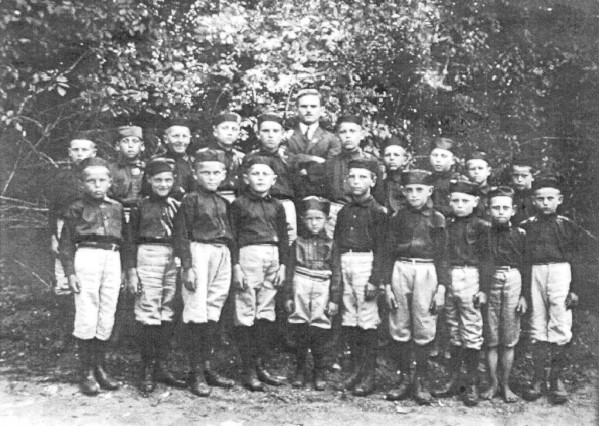 Výlet na Hlínu malých „sokolíků“ r.1919
